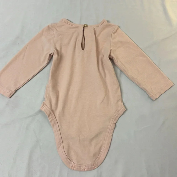 Tahari - long sleeve onesie top/shirt. Size 3-6 months - Picture 3 of 4